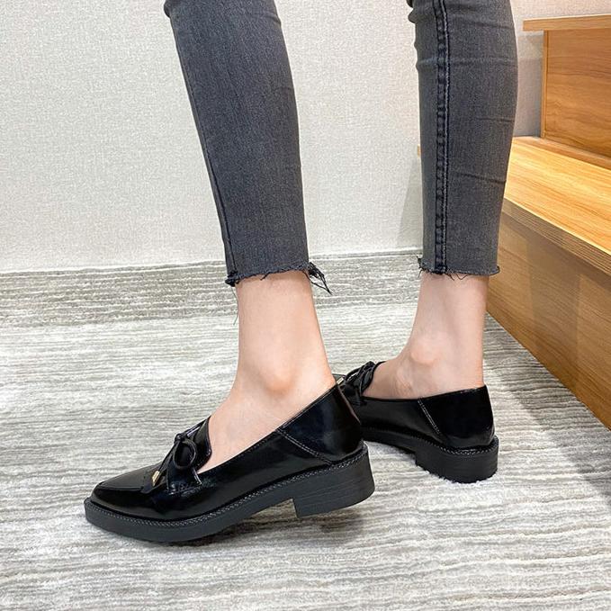 Women's Retro Pointed Shoes Thick Bottom Loafers